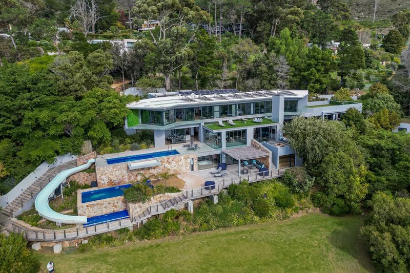 To Let 7 Bedroom Property for Rent in Zwaanswyk Western Cape